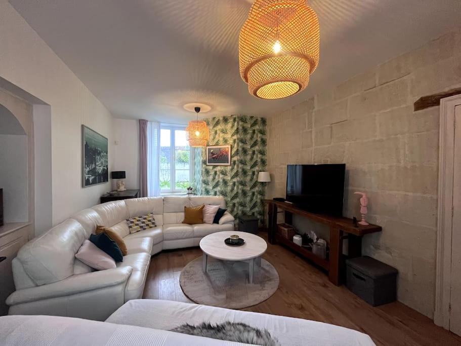 La Maison De Paulette Meuble De Tourisme 4 Etoiles Neuvy-le-Roi Dış mekan fotoğraf